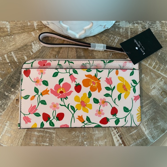 Kate Spade Lucy garden strawberry medium wristlet wallet pink 🍓🌸 - Picture 9 of 9